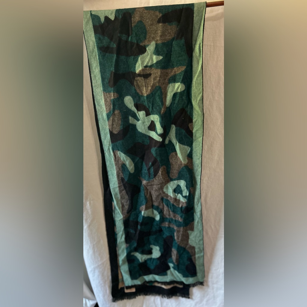 Marino Camouflage Cashmere Like Green Camo Pattern Scarf Osfa Nwt